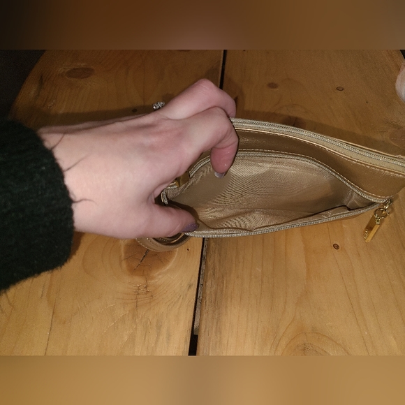 Gold wristlet - Picture 3 of 3